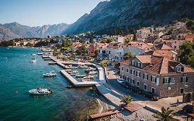 Montenegro Hostel 4U Party